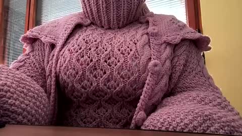 Snapshot of whitesweater chatting on December 18, 7:36 am whitesweater online show from December 18, 7:36 am