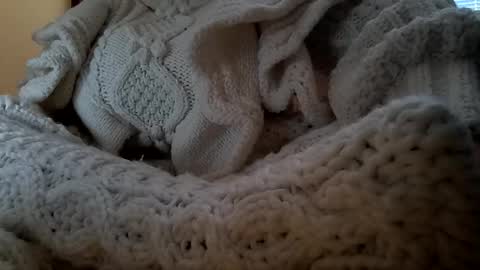 whitesweater online show from February 2, 6:21 am