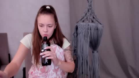 Veronica online show from February 24, 5:09 pm