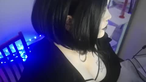 Snapshot of wickedxqueen chatting on October 27, 5:40 am Laura  online show from October 27, 5:40 am