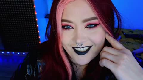 Laura  online show from May 3, 5:08 pm