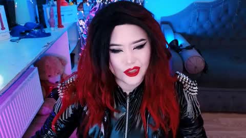 Snapshot of wickedxqueen chatting on February 17, 4:31 am Laura  online show from February 17, 4:31 am