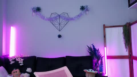 Snapshot of wildorchid_ chatting on December 15, 9:13 am Master Kieran hehim online show from December 15, 9:13 am