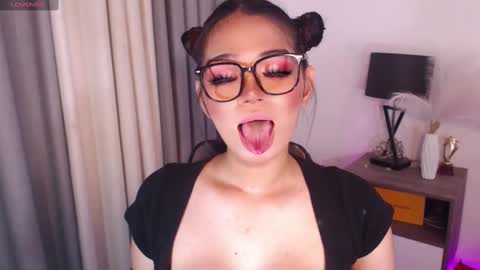 Snapshot of wildsavagelucy chatting on December 6, 2:33 pm Ms Lucy online show from December 6, 2:33 pm