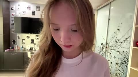 Olivia online show from April 15, 3:26 pm