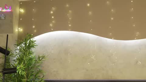 Ms Willow online show from April 18, 11:45 am