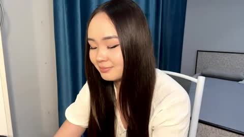 Amina online show from April 2, 3:52 pm