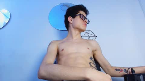  W O L F  online show from November 20, 1:53 pm