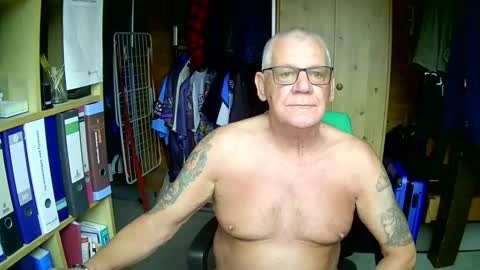 Snapshot of wonneprop10 chatting on October 10, 10:43 am Always Horny online show from October 10, 10:43 am