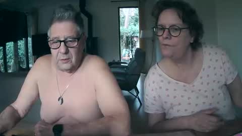 woodwurm and Snoeske online show from December 22, 8:21 am