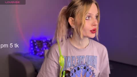 Snapshot of worldofllove chatting on February 8, 7:05 pm Arnika and Simon online show from February 8, 7:05 pm