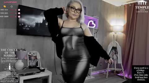 Snapshot of wounded_goddess chatting on October 8, 7:14 am Goddess Sophy online show from October 8, 7:14 am
