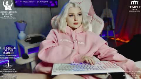 Snapshot of wounded_goddess chatting on October 18, 5:06 pm Goddess Sophy online show from October 18, 5:06 pm