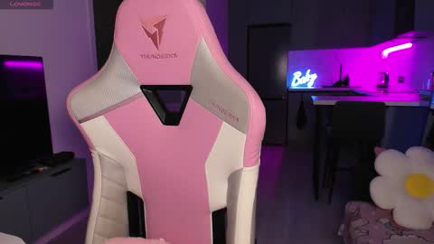 Emi online show from October 27, 6:08 pm