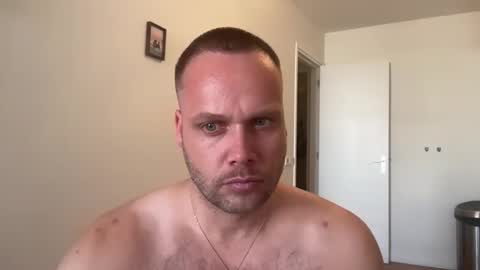 joejoe online show from November 7, 9:45 am