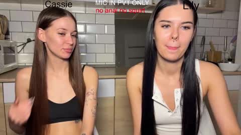 wiwi clap clap cat baby girl online show from January 8, 5:52 pm