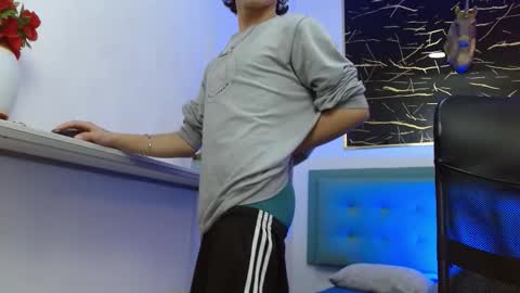 xandergrey8 online show from February 2, 7:43 pm