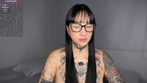 xisisxx online show from April 21, 1:53 am