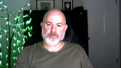 MrSlowBurn77 online show from December 17, 1:45 am