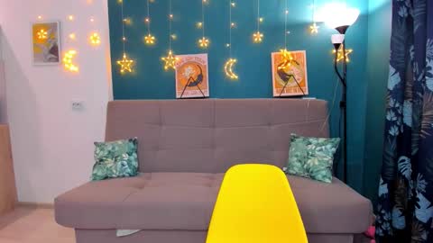 Chloe online show from January 18, 8:20 am