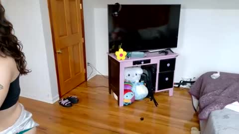 Mia online show from February 25, 5:51 pm