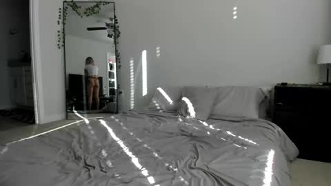 Snapshot of xlunaskye chatting on January 6, 10:26 pm   online show from January 6, 10:26 pm