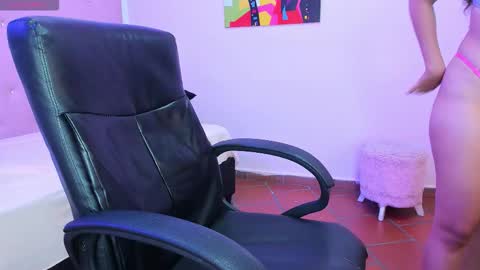 lunna online show from January 15, 9:45 pm