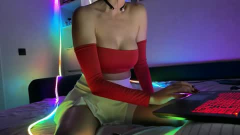 XMollyLoveX online show from April 2, 7:10 pm