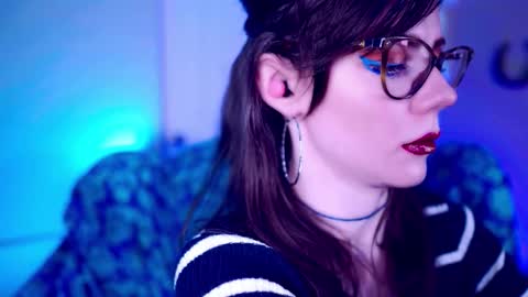 Bella Bondai online show from November 26, 5:05 am