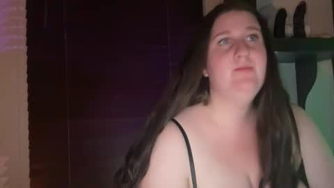 xopeachybaby online show from April 15, 11:35 am