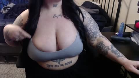 xorileyschembri online show from December 28, 12:04 am