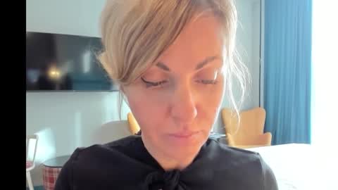 xvaleriax0 online show from September 12, 1:02 pm