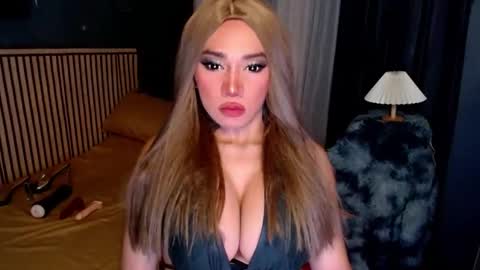 Snapshot of xxcinddyxx chatting on October 5, 10:45 am cinddy online show from October 5, 10:45 am