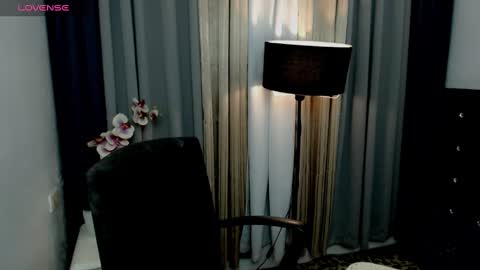 Snapshot of xxgoddessofsatisfactionxx chatting on February 25, 1:53 pm Sophie online show from February 25, 1:53 pm