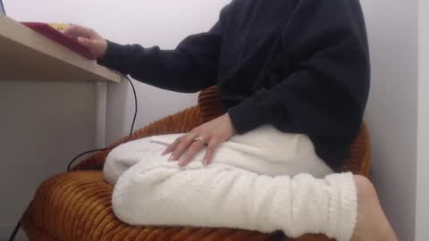 Lola online show from January 7, 6:35 pm