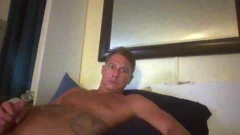 Snapshot of xxxelentdick chatting on October 21, 11:15 am deeeeznutz online show from October 21, 11:15 am