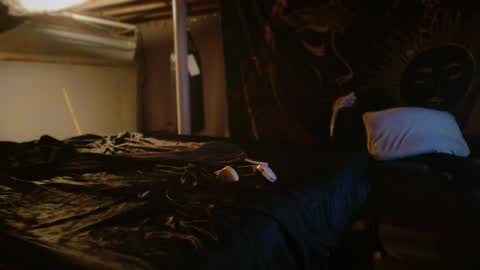 xxxjrstrokesxxx online show from February 5, 3:43 am