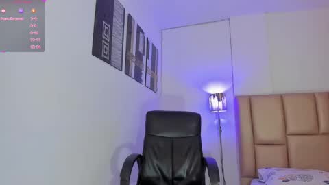 Naomi online show from September 17, 8:45 pm