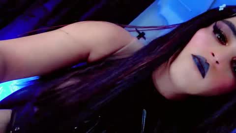 yarethrousss online show from January 8, 2:01 pm