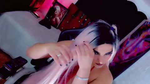 yarethrousss online show from February 6, 8:07 am