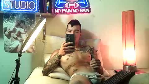 yeisoncastellanos1999 online show from December 5, 5:44 pm