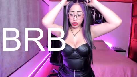 yesie_hot2 online show from March 10, 5:43 am