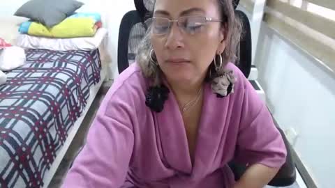 jessy online show from April 4, 9:55 pm