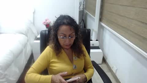 Snapshot of yessilatin chatting on October 12, 4:16 am jessy online show from October 12, 4:16 am