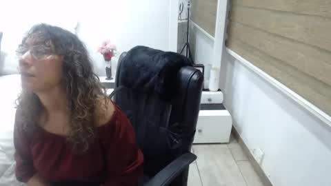 Snapshot of yessilatin chatting on October 11, 2:27 am jessy online show from October 11, 2:27 am