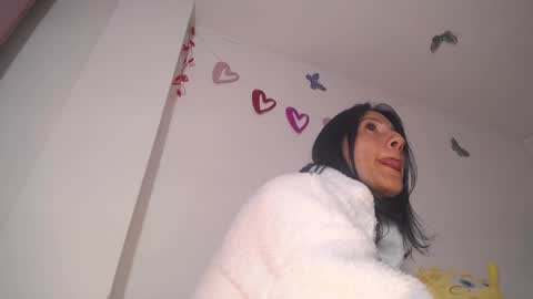 Yiny online show from March 11, 6:52 am