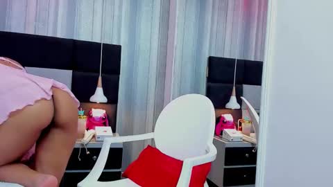 yiyisandoval online show from January 14, 9:12 pm