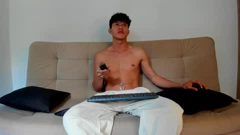 yizus_bonz online show from March 22, 8:13 pm