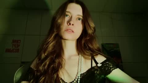 yoka_paradoxxx online show from April 14, 10:51 am