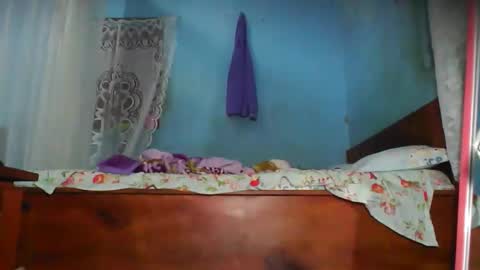 yolandrina05 online show from November 12, 7:05 pm